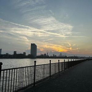 Riverside En Suite Double Room E14